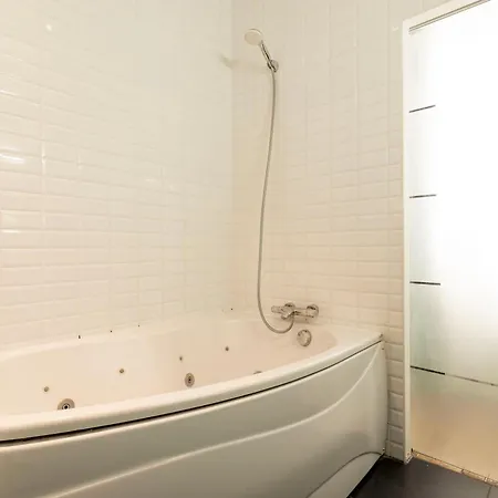 Arc De Triomphe - In - Ac & Jacuzzi Apartmán