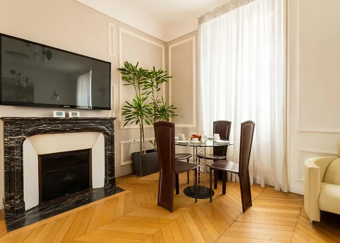 Arc De Triomphe - In - Ac & Jacuzzi Apartmán *